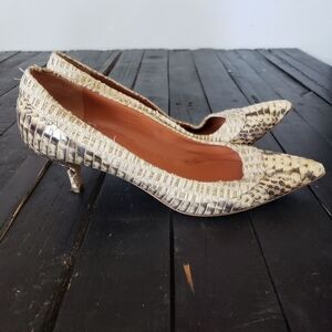 Oscar de la Renta Women's 38 Snakeskin Scale Pumps Pointed Toe Heels Designer